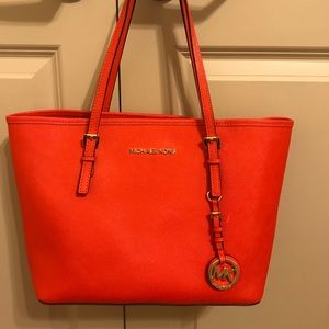 Michael Kors Medium Jetset Tote